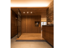 ⽞関ホール ⼟間