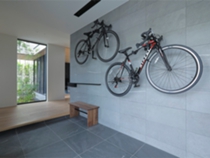 ⽞関ホール ⼟間