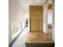 内と外、光と影が溶け合う空間